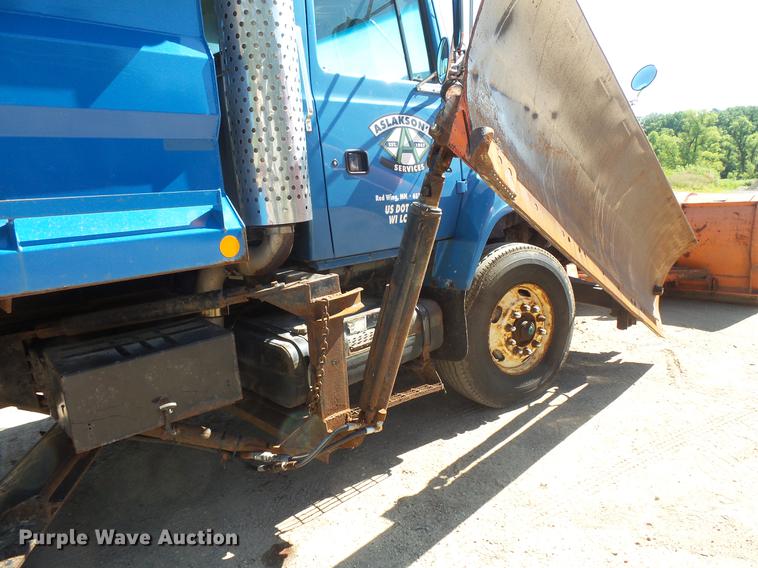 image for item DV9490 1997 Ford LTS9000 dump truck