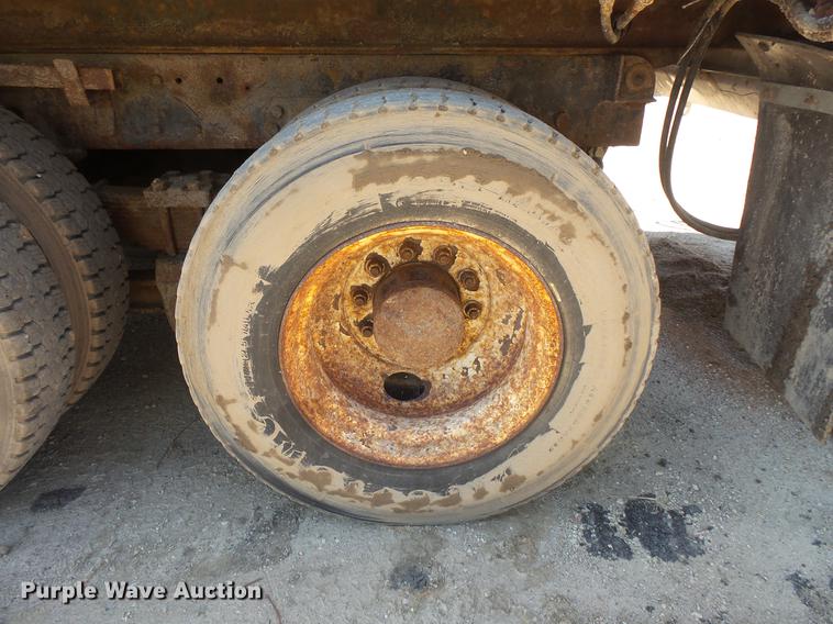 image for item DV9490 1997 Ford LTS9000 dump truck