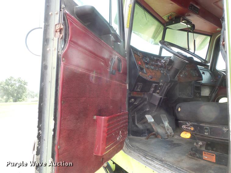 image for item DV9493 1997 Peterbilt 357 dump truck