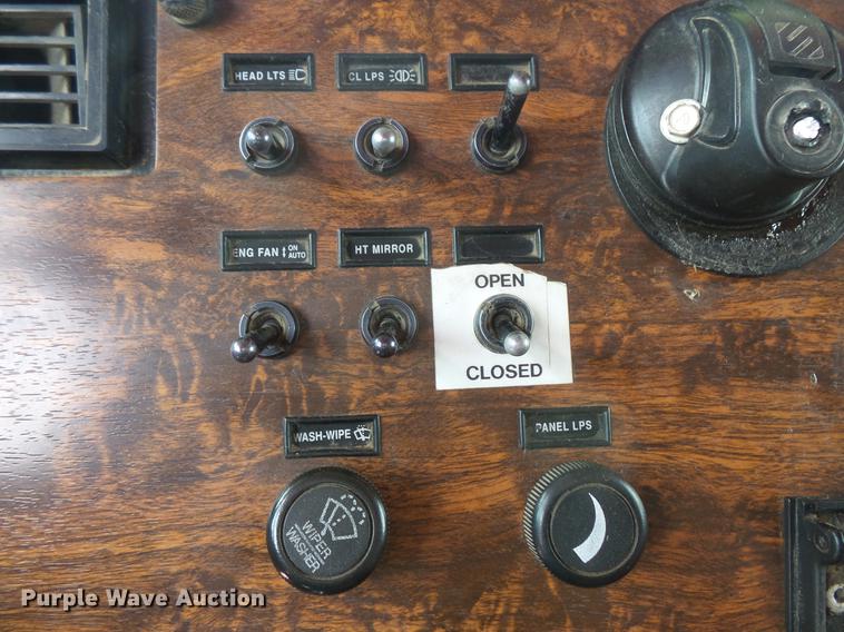 image for item DV9493 1997 Peterbilt 357 dump truck