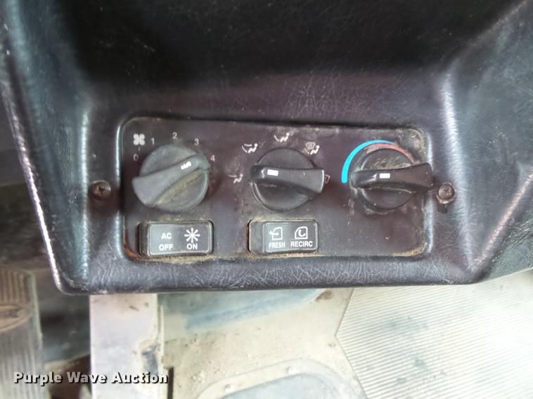 image for item DV9493 1997 Peterbilt 357 dump truck