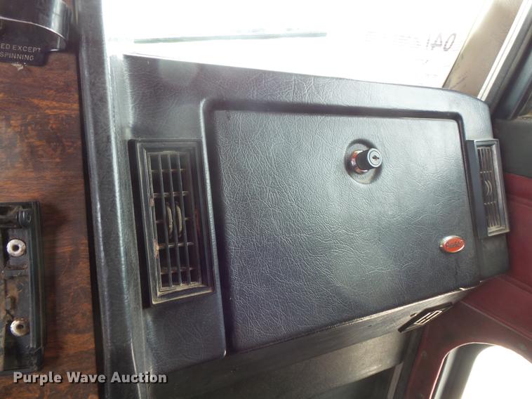 image for item DV9493 1997 Peterbilt 357 dump truck