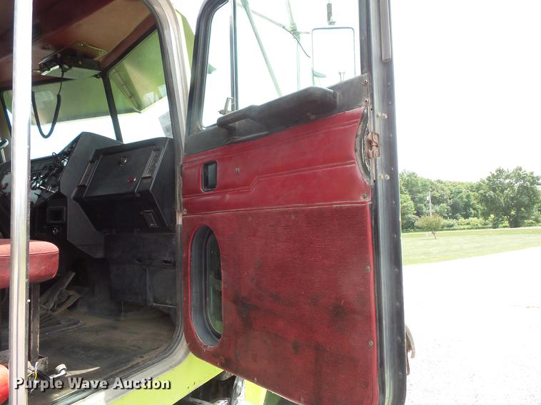 image for item DV9493 1997 Peterbilt 357 dump truck