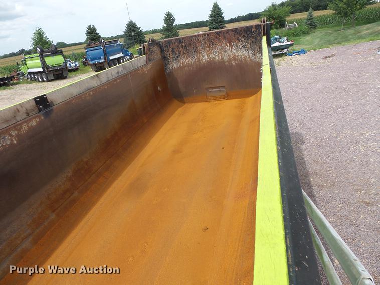 image for item DV9493 1997 Peterbilt 357 dump truck