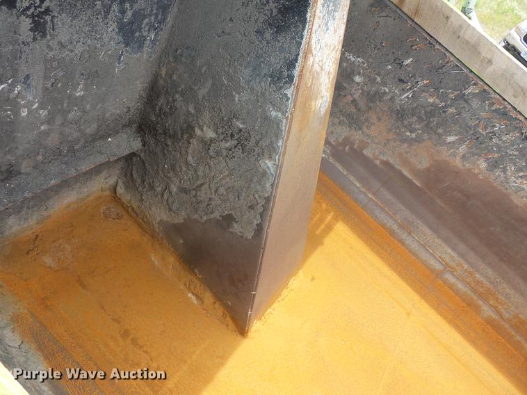 image for item DV9493 1997 Peterbilt 357 dump truck