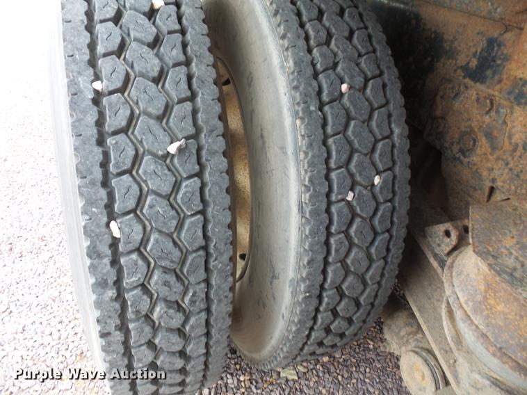 image for item DV9493 1997 Peterbilt 357 dump truck