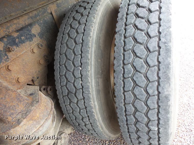 image for item DV9493 1997 Peterbilt 357 dump truck