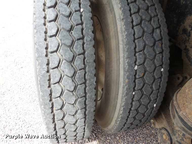 image for item DV9493 1997 Peterbilt 357 dump truck