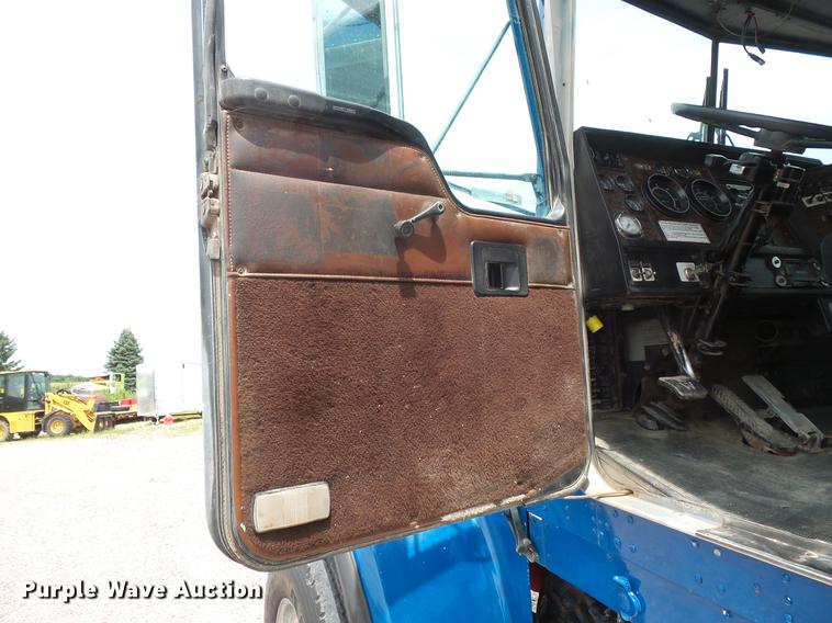 image for item DV9494 1997 Kenworth W900 dump truck