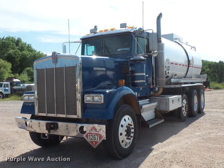 image for item DV9495 2004 Kenworth W900 tank truck