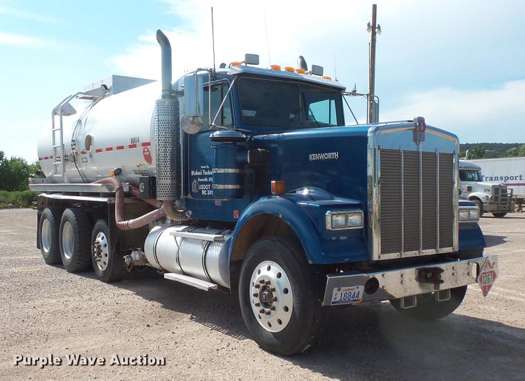 image for item DV9495 2004 Kenworth W900 tank truck
