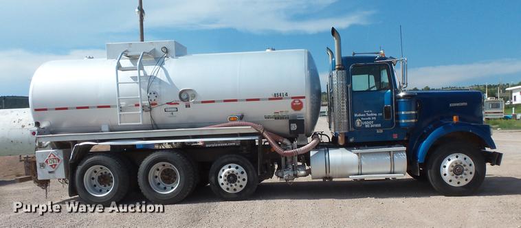 image for item DV9495 2004 Kenworth W900 tank truck