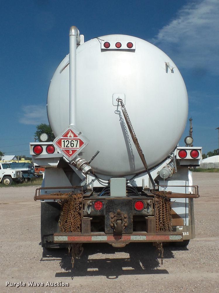 image for item DV9495 2004 Kenworth W900 tank truck