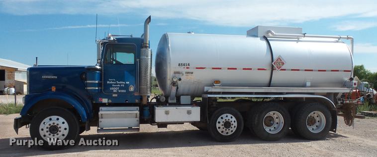 image for item DV9495 2004 Kenworth W900 tank truck