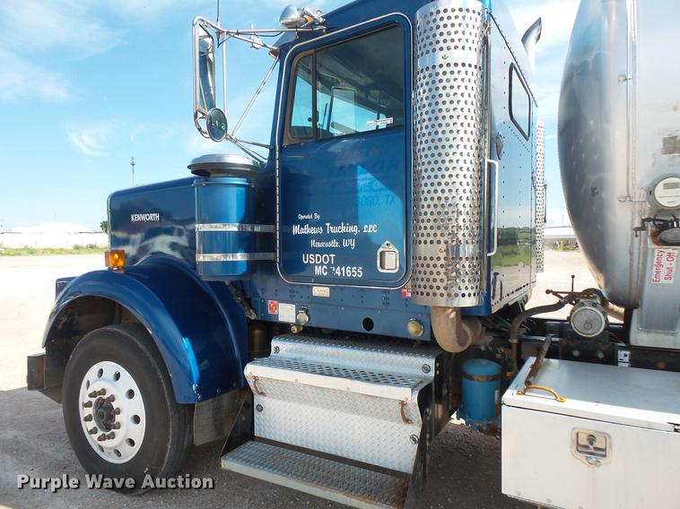 image for item DV9495 2004 Kenworth W900 tank truck