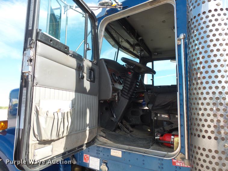 image for item DV9495 2004 Kenworth W900 tank truck