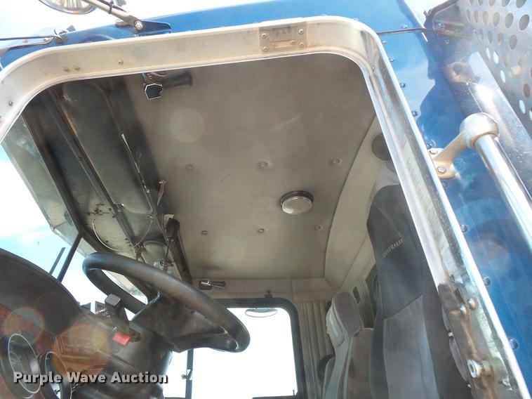 image for item DV9495 2004 Kenworth W900 tank truck