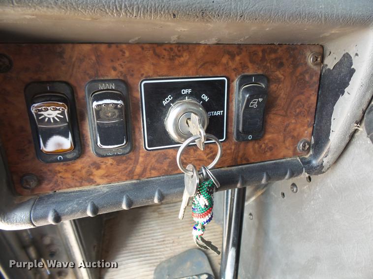 image for item DV9495 2004 Kenworth W900 tank truck