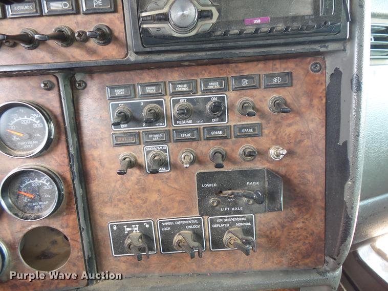 image for item DV9495 2004 Kenworth W900 tank truck