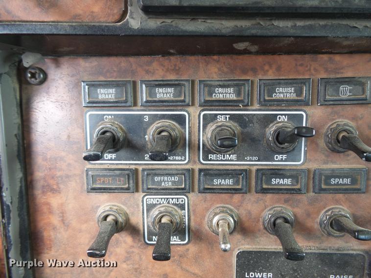 image for item DV9495 2004 Kenworth W900 tank truck