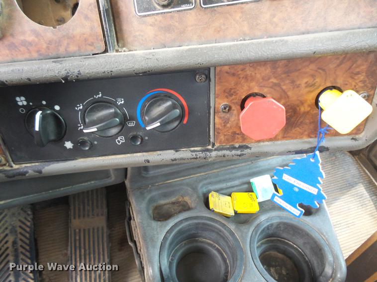 image for item DV9495 2004 Kenworth W900 tank truck