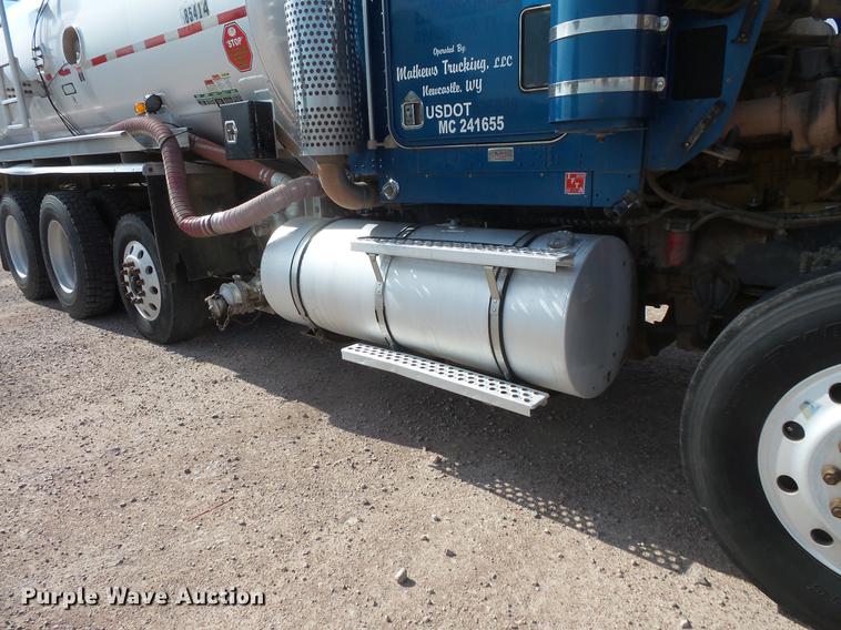 image for item DV9495 2004 Kenworth W900 tank truck