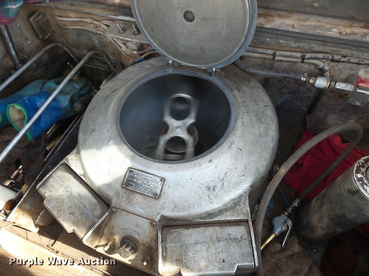 image for item DV9495 2004 Kenworth W900 tank truck