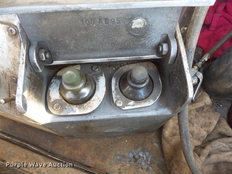 image for item DV9495 2004 Kenworth W900 tank truck