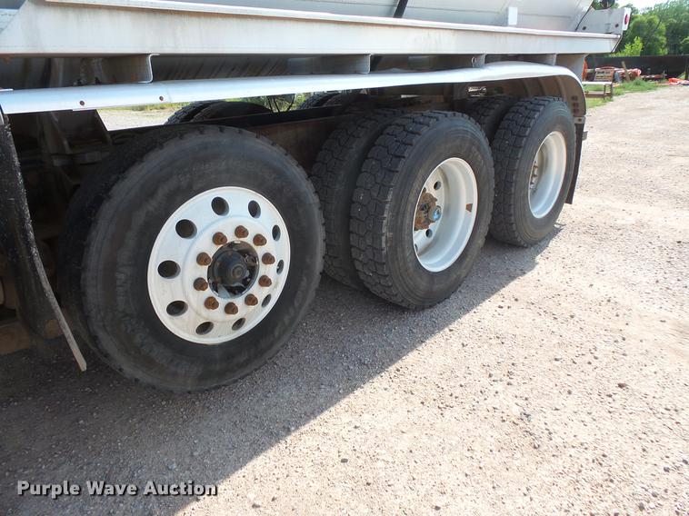 image for item DV9495 2004 Kenworth W900 tank truck