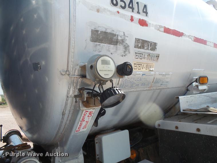 image for item DV9495 2004 Kenworth W900 tank truck