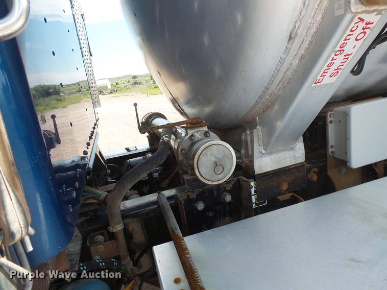 image for item DV9495 2004 Kenworth W900 tank truck