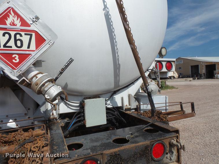 image for item DV9495 2004 Kenworth W900 tank truck