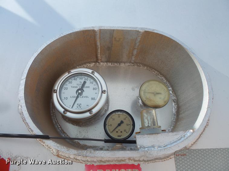 image for item DV9495 2004 Kenworth W900 tank truck