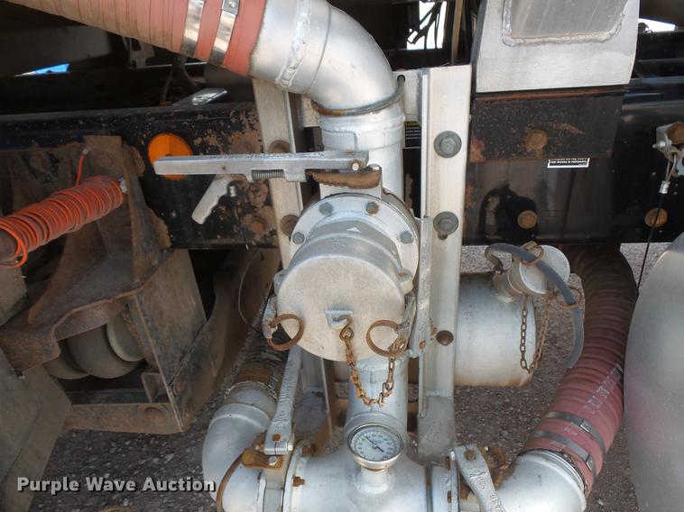 image for item DV9495 2004 Kenworth W900 tank truck