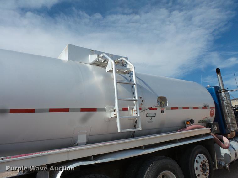 image for item DV9495 2004 Kenworth W900 tank truck