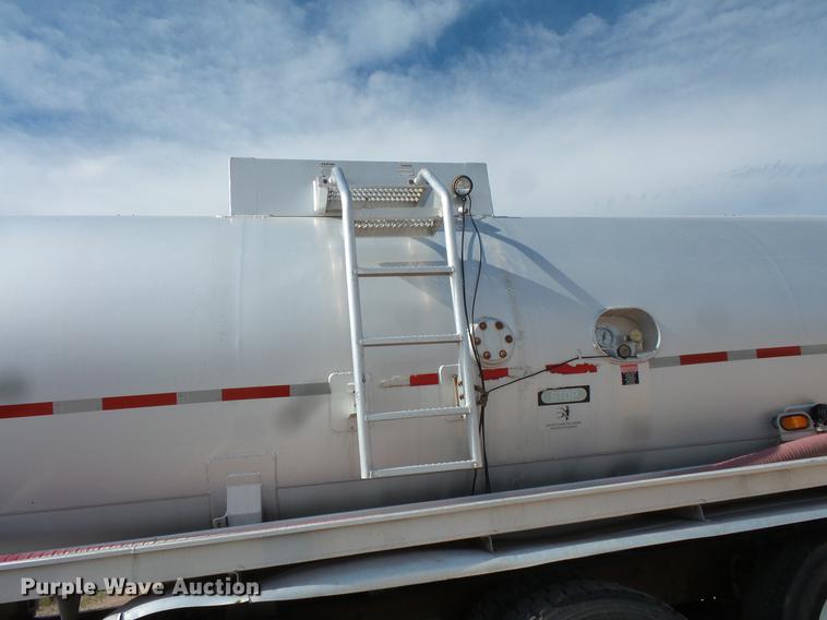 image for item DV9495 2004 Kenworth W900 tank truck