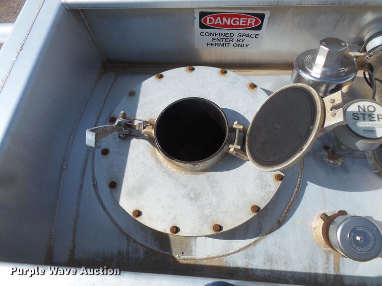 image for item DV9495 2004 Kenworth W900 tank truck