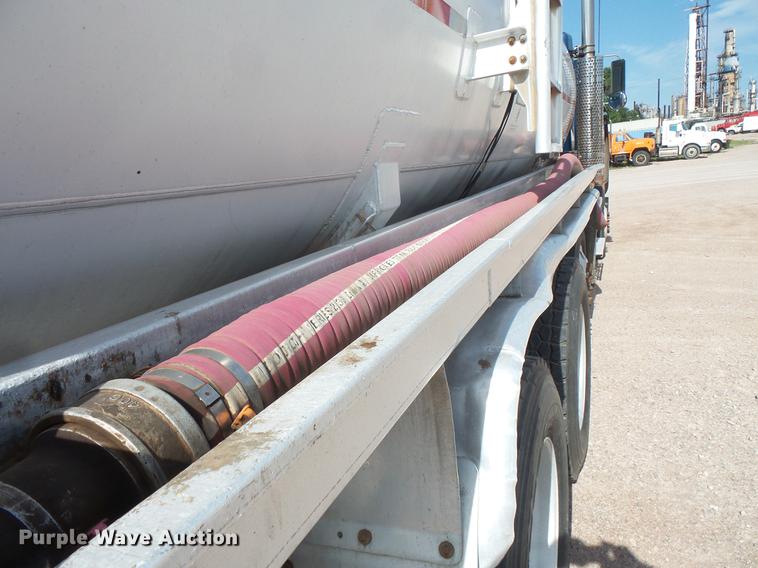 image for item DV9495 2004 Kenworth W900 tank truck