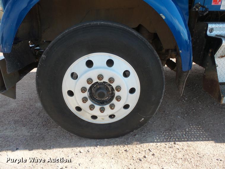 image for item DV9495 2004 Kenworth W900 tank truck