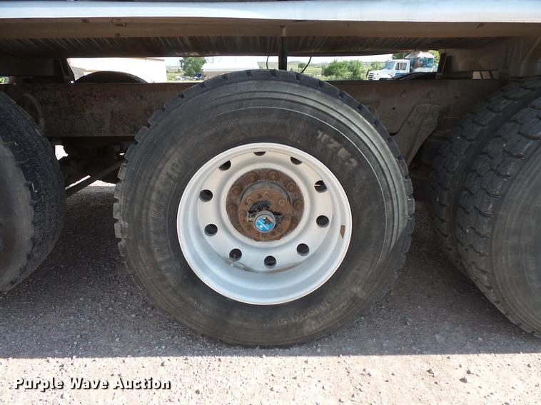 image for item DV9495 2004 Kenworth W900 tank truck