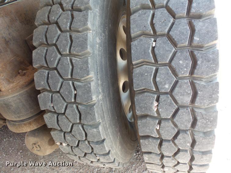 image for item DV9495 2004 Kenworth W900 tank truck