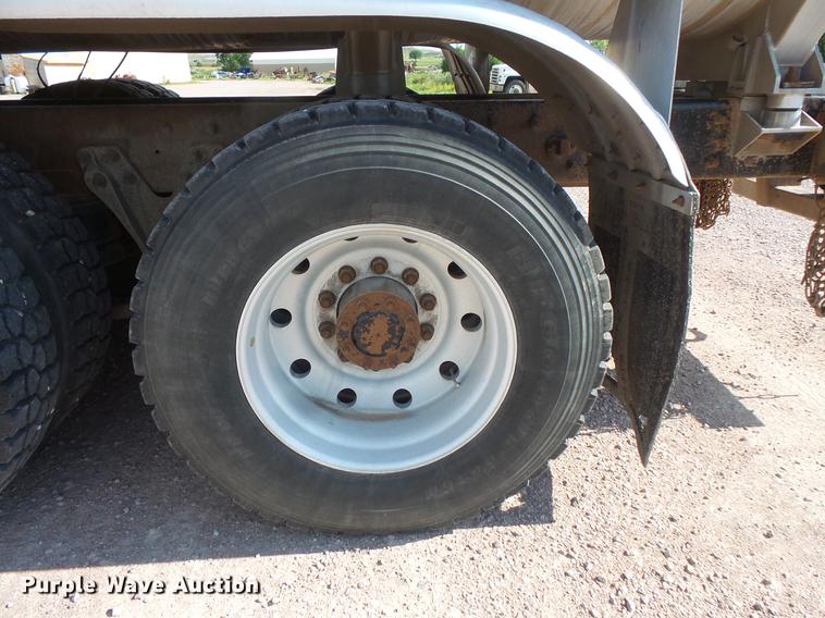 image for item DV9495 2004 Kenworth W900 tank truck