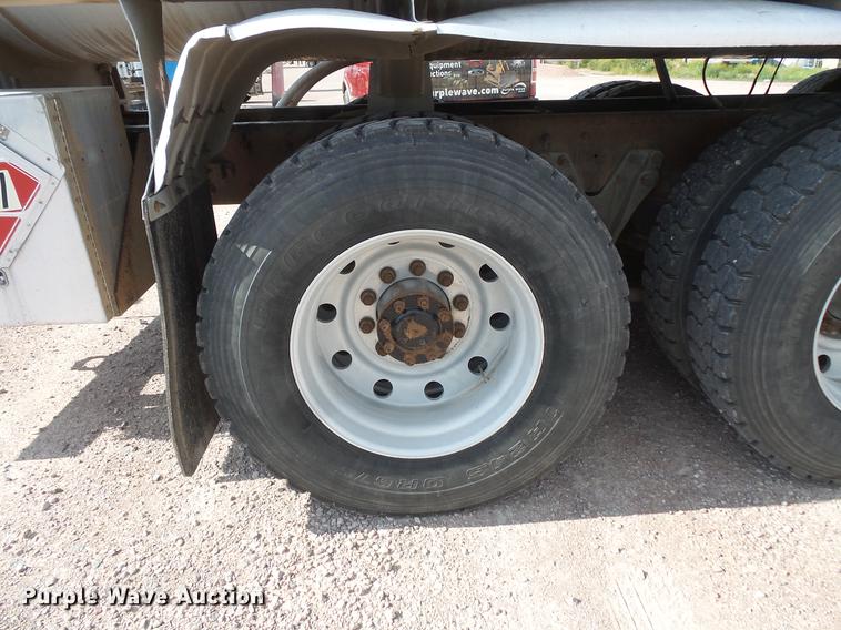 image for item DV9495 2004 Kenworth W900 tank truck