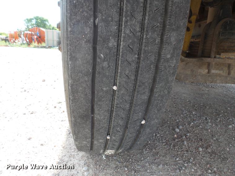 image for item DV9495 2004 Kenworth W900 tank truck