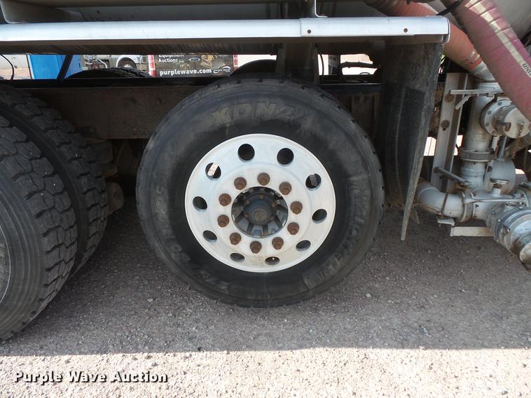 image for item DV9495 2004 Kenworth W900 tank truck