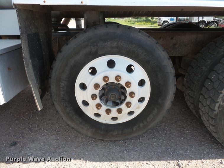 image for item DV9495 2004 Kenworth W900 tank truck