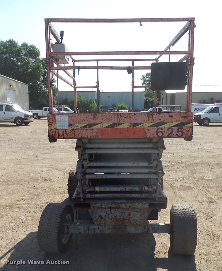image for item DX9127 1992 Skyjack SJ6832 scissor lift