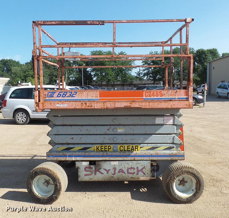 image for item DX9127 1992 Skyjack SJ6832 scissor lift