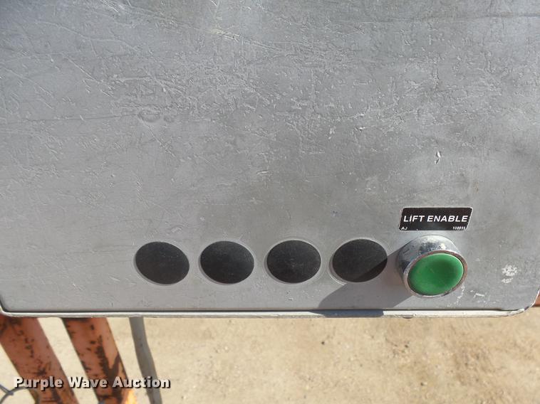 image for item DX9127 1992 Skyjack SJ6832 scissor lift