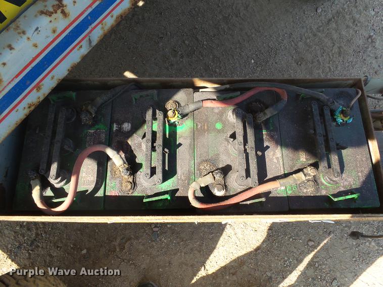 image for item DX9127 1992 Skyjack SJ6832 scissor lift